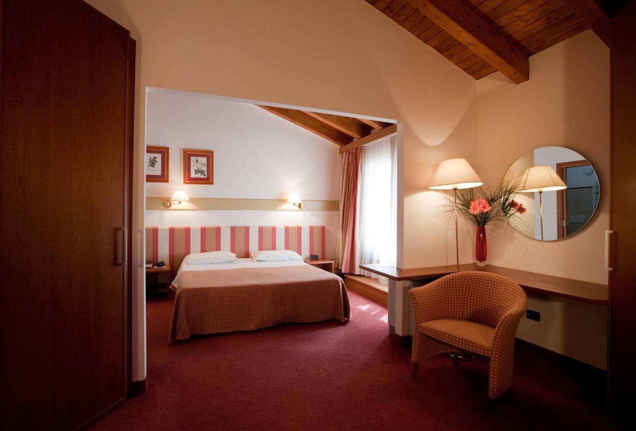 Eurohotel Palace Maniago Exterior foto